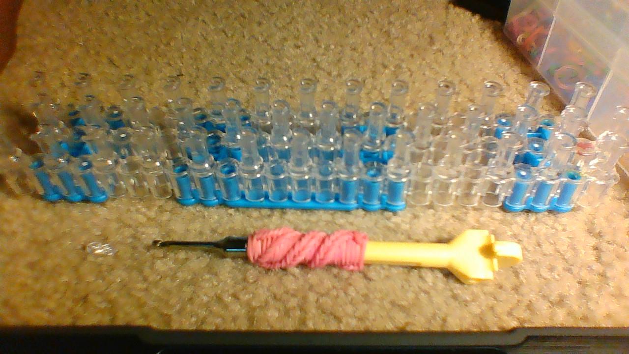 How to Make the Infity Rubber Band Bracelet