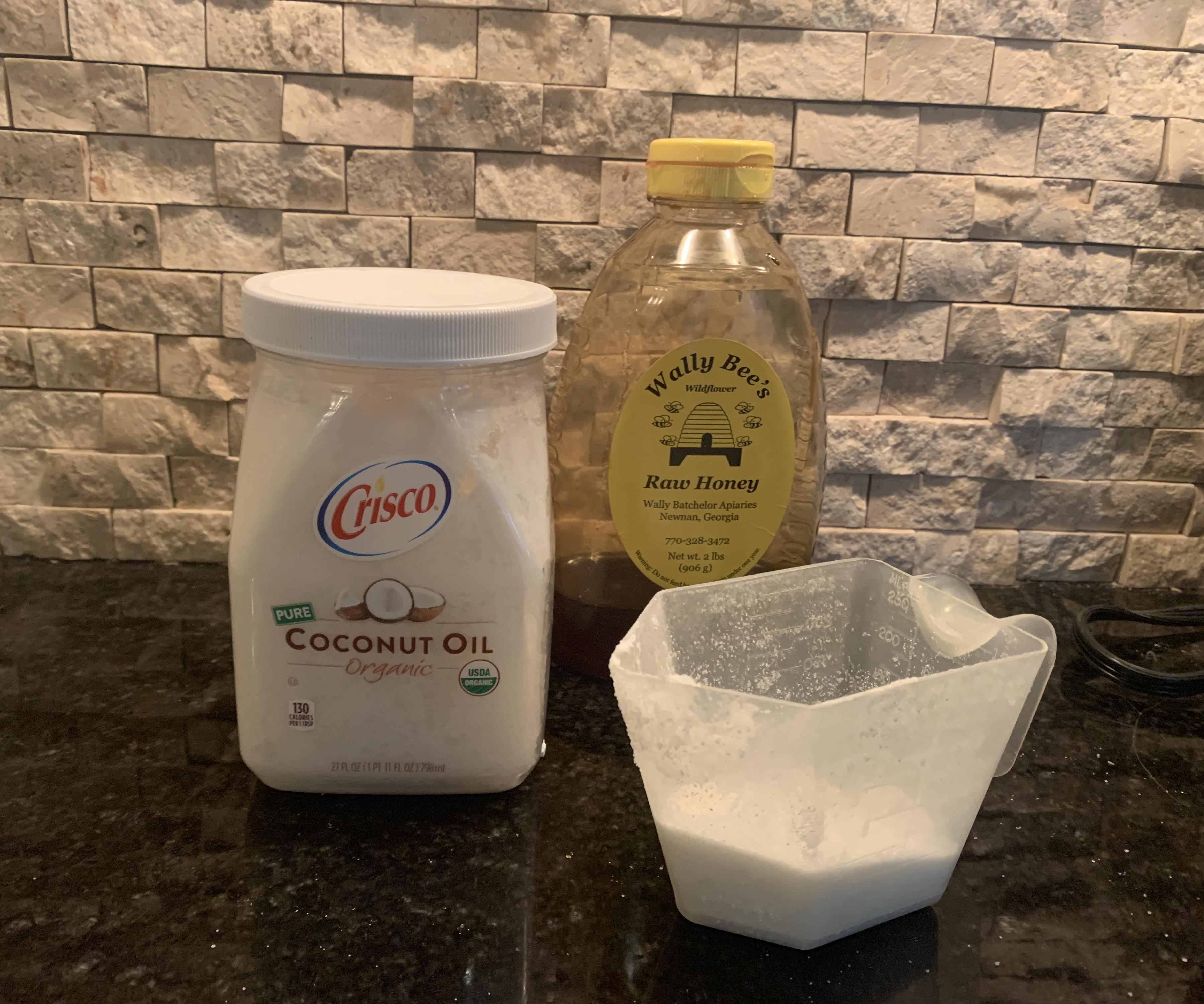 Easy to Make Honey Lip Scub