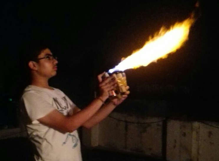 SIMPLE DIY FLAMETHROWER!!!