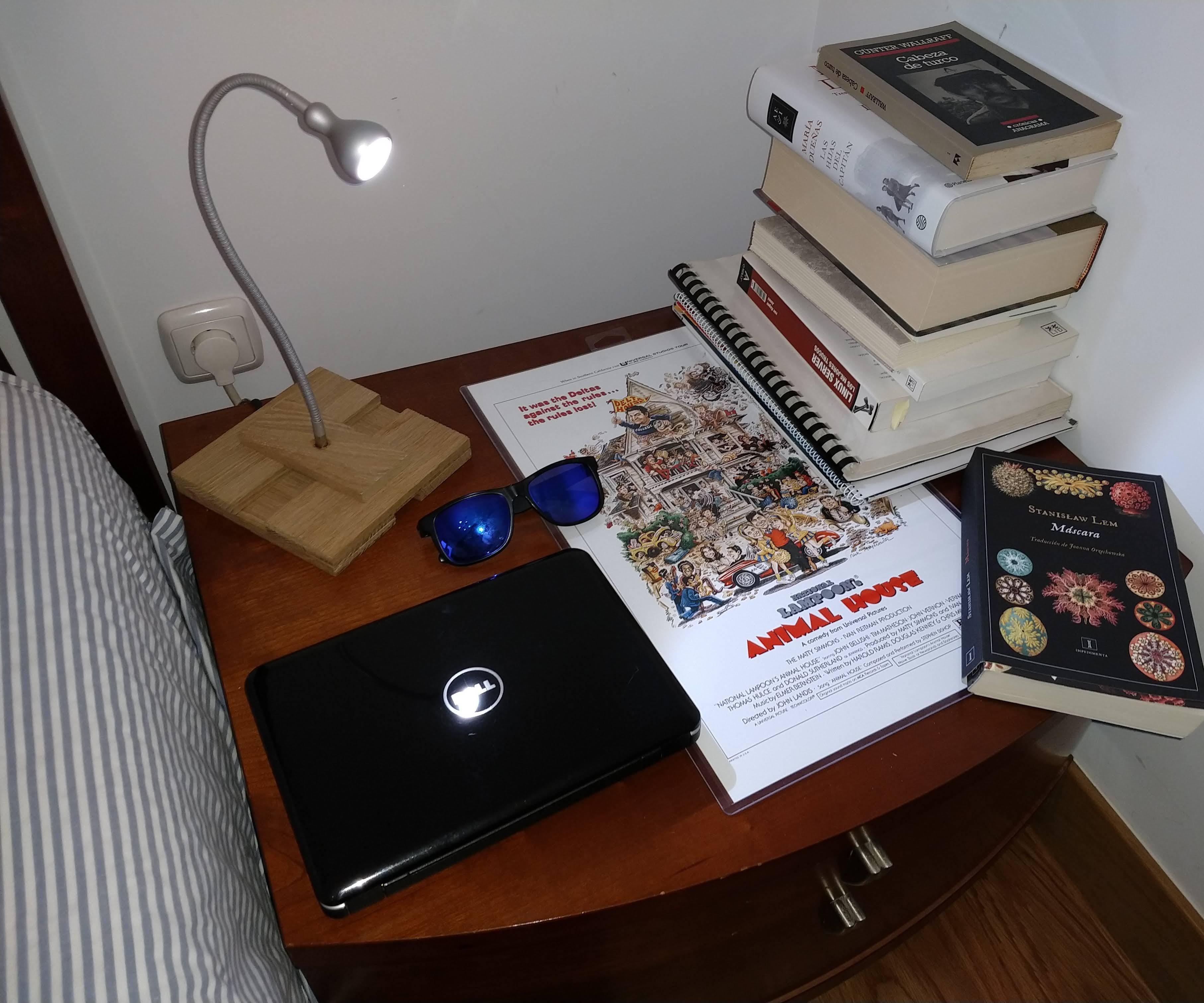 Ultrasimple Wooden Desk Lamp!