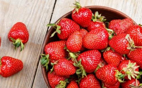 How to Extract DNA From a Strawberry