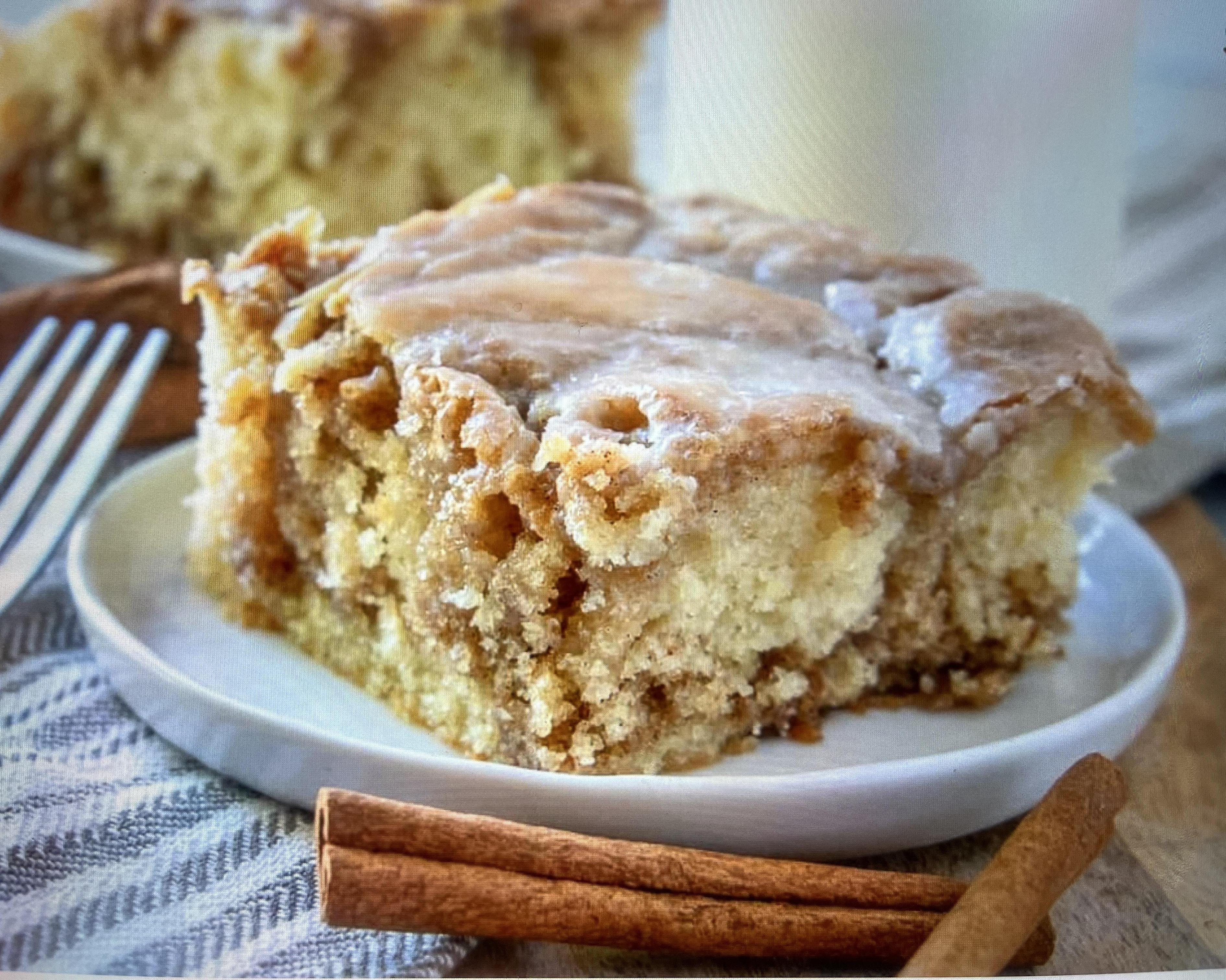 Cinnamon Roll Cake With a Twist