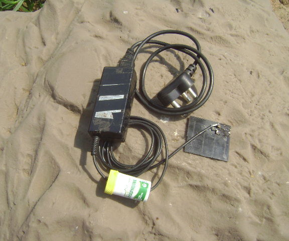 Power a Cell/mobile Phone With External Battery or Mains.