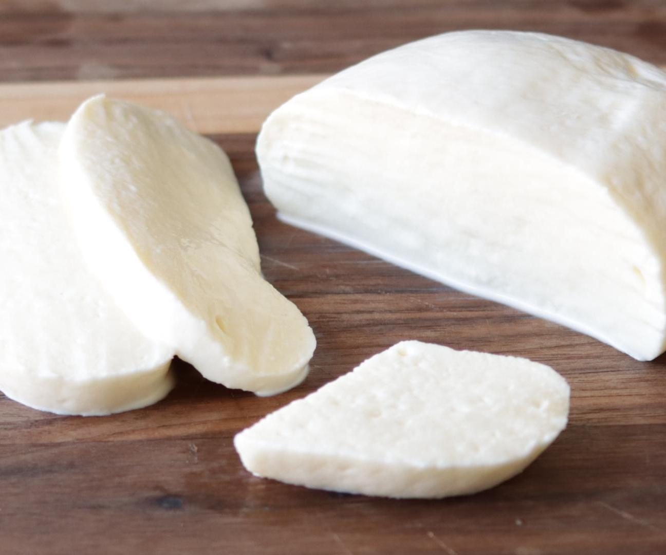 Homemade Mozzarella Cheese (Only 2 Ingredients!)