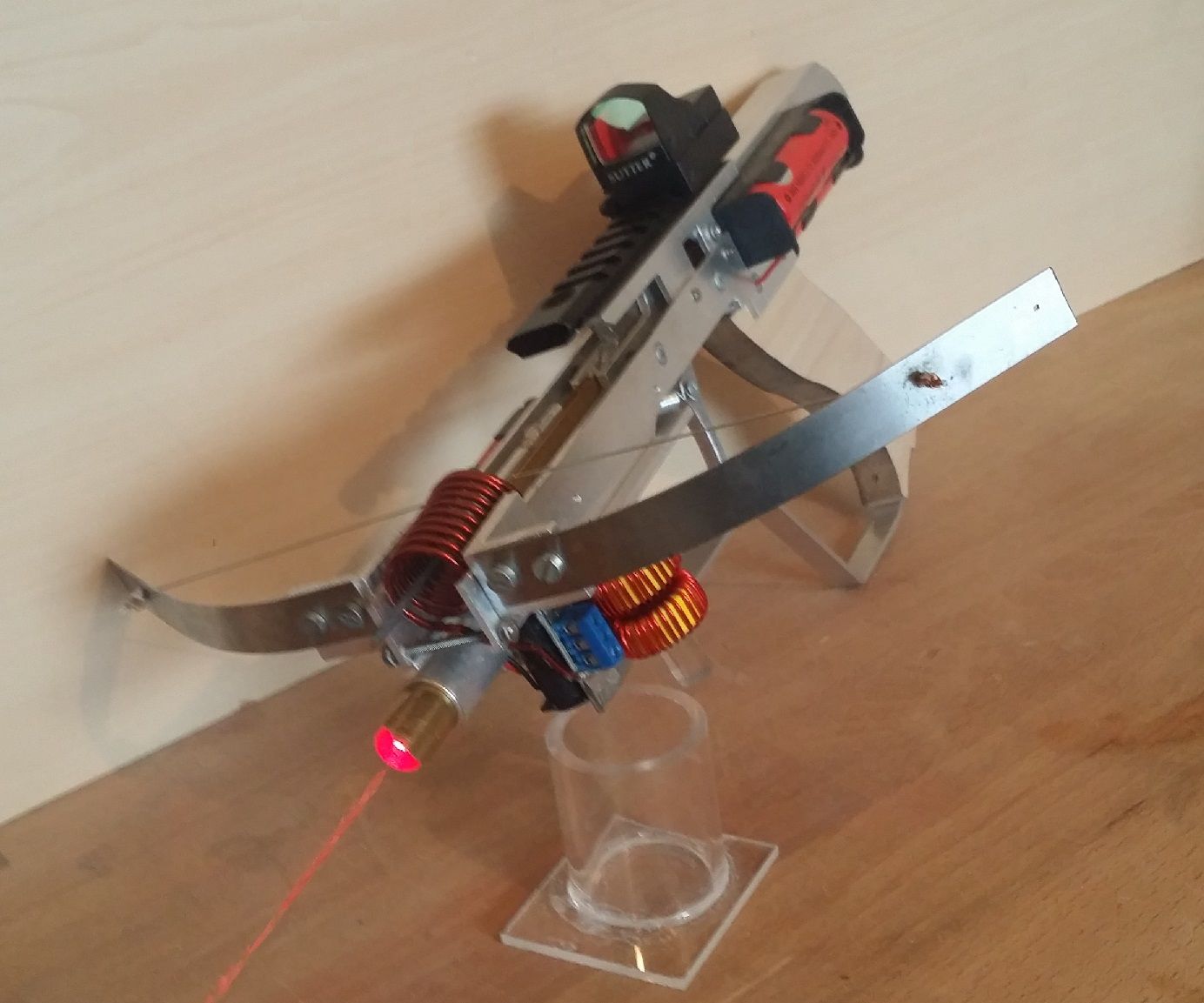 Half Life 2 Glowing Bolt Crossbow