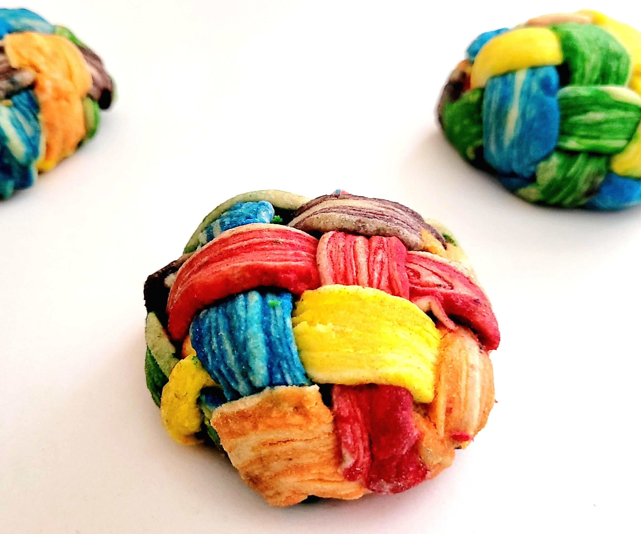 Weaved Rainbow Mooncake Pastry