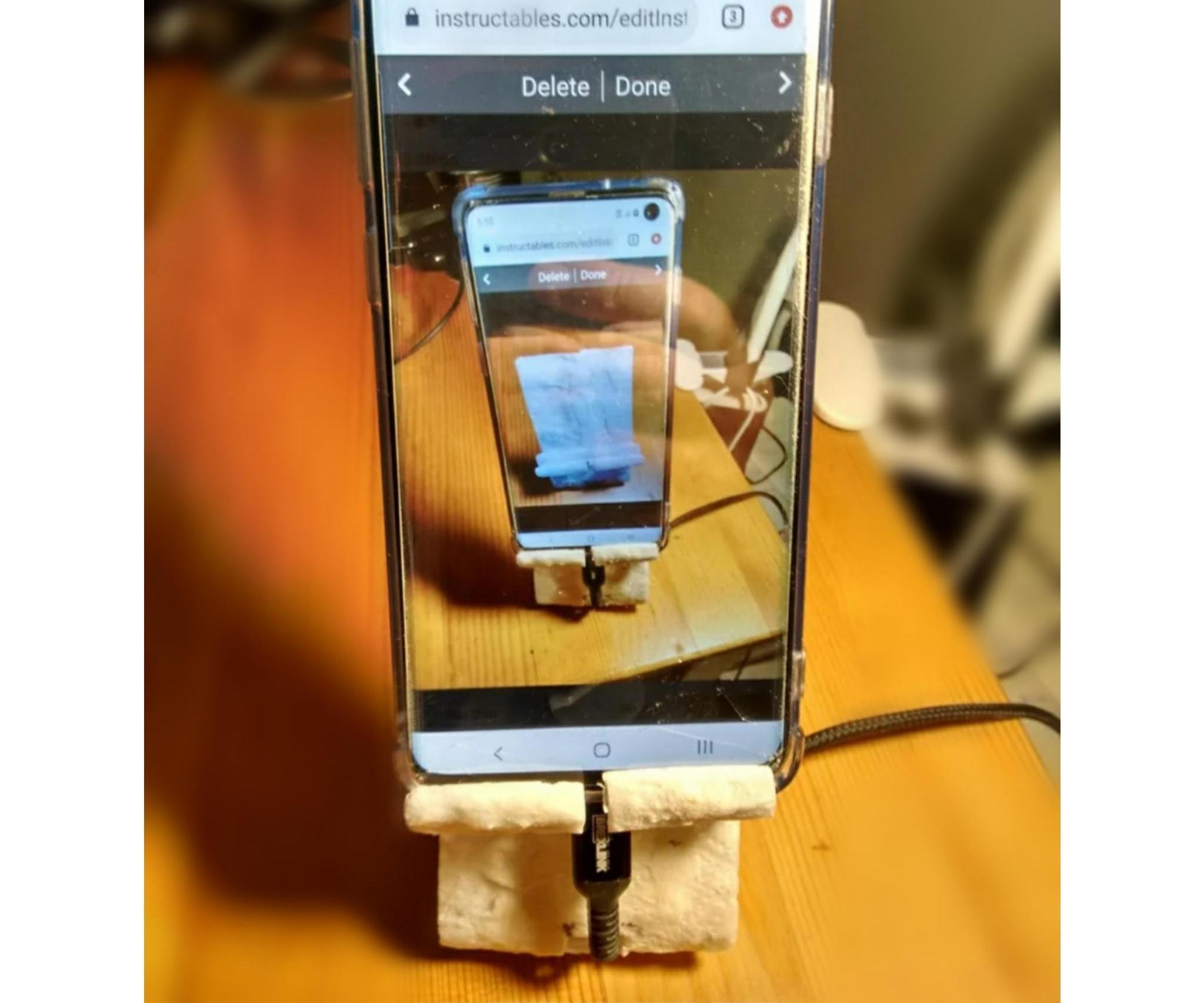 Phone Holder Made of Baking Soda and Super Glue