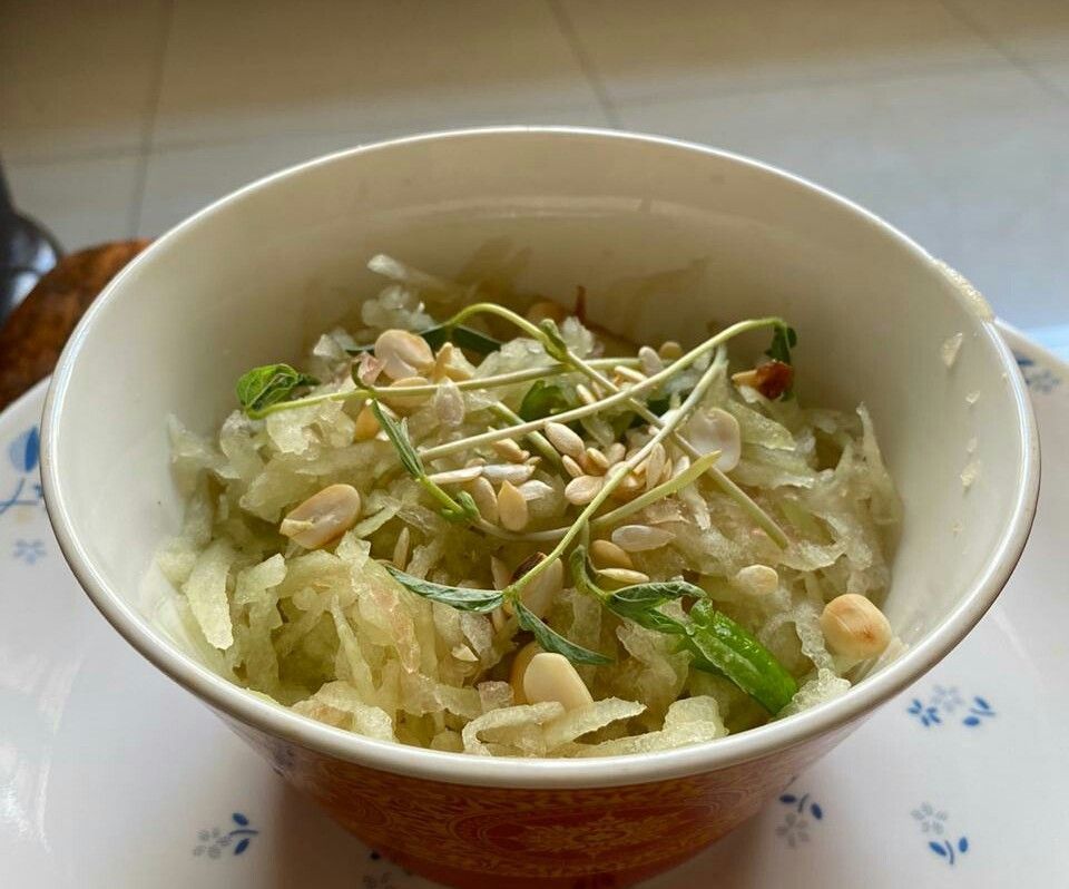 Super Easy Thai Style Papaya Salad (Som Tam) with Kitchen Leftovers