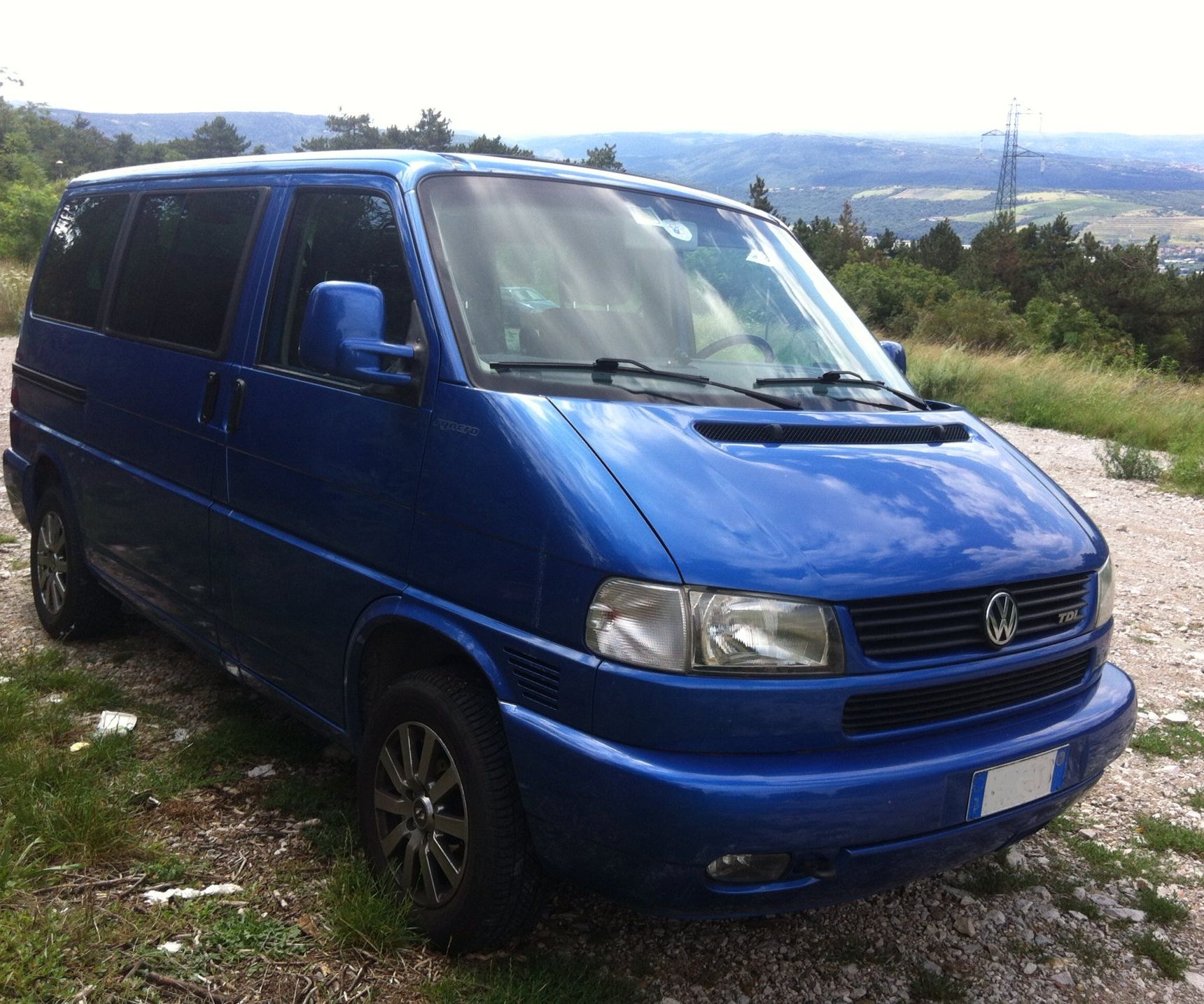 Simple Conversion of VW T4 Caravelle 9 Seats in a Campervan